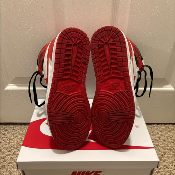 Air Jordan 1 Retro High OG - Picture 4 of 4